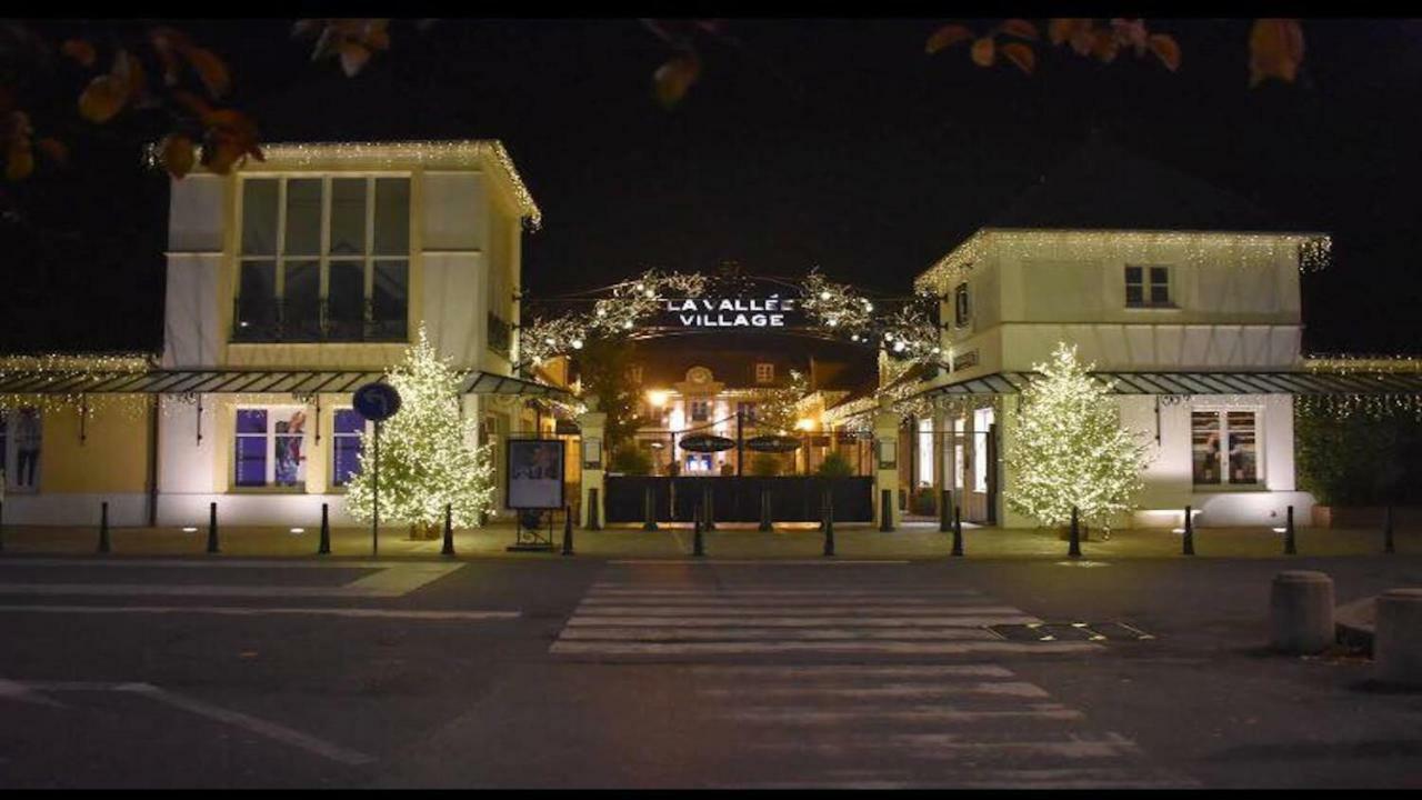 Studio A 1 Kilometre De Disneyland Paris Montévrain Exteriör bild